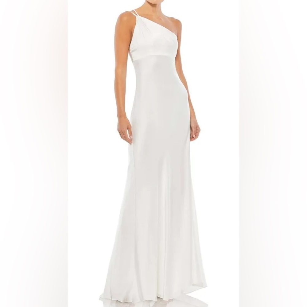 Mac Duggal Bridal One Shoulder White Gown Formal NWT Satiny Silky Size 2 55385